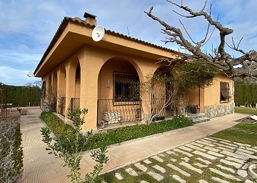 Incredible 3 Bedroom Villa in Sax