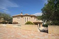 Freistehende Villa mit Gästehaus in Loma Bada, Alicante in Alicante Property