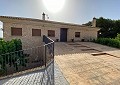 Enorme villa met 5 slaapkamers en 3 badkamers met stallen in Alicante Property