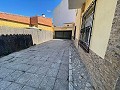 Casa adosada de 5 dormitorios y 2 baños que necesita reforma in Alicante Property