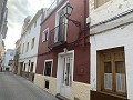 Amplia Casa Adosada en Ayora in Alicante Property