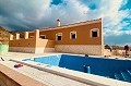 Villa de 3 chambres et 2 salles de bain avec piscine et garage in Alicante Property