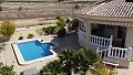 Villa met 5 slaapkamers en 2 badkamers met zwembad in Alicante Property