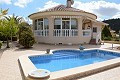 Villa met 5 slaapkamers en 2 badkamers met zwembad in Alicante Property