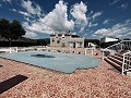 Amplia finca con piscina y cochera en Hondon de las Nieves in Alicante Property