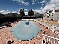 Amplia finca con piscina y cochera en Hondon de las Nieves in Alicante Property