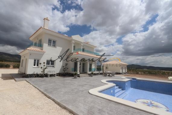 4 bed Luxury New Build Villa with plot and pool