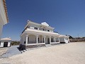 Villas de nouvelle construction à Pinoso avec piscine et terrain in Alicante Property