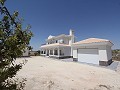 Villas de nouvelle construction à Pinoso avec piscine et terrain in Alicante Property