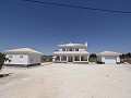 Villas de nouvelle construction à Pinoso avec piscine et terrain in Alicante Property