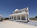 Villas de nouvelle construction à Pinoso avec piscine et terrain in Alicante Property