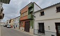 Herenhuis met apart appartement in Ayora in Alicante Property