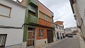 Herenhuis met apart appartement in Ayora in Alicante Property