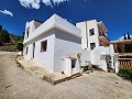 Dos casas mas ruinas y gran cantidad de terreno in Alicante Property