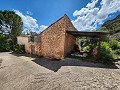 Dos casas mas ruinas y gran cantidad de terreno in Alicante Property