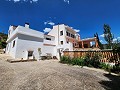 Dos casas mas ruinas y gran cantidad de terreno in Alicante Property