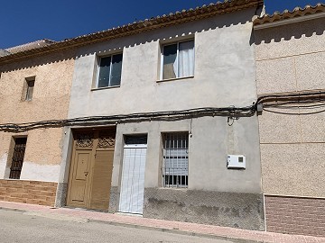 Stadthaus derzeit mit 3 Schlafzimmern und großem Innenhof