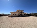 Detached villa in Pinoso with a guest annex and pool in Alicante Property