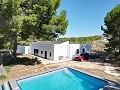 Villa de 4 chambres avec façade modernisée et piscine in Alicante Property