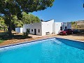 Villa de 4 chambres avec façade modernisée et piscine in Alicante Property