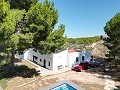 Villa de 4 chambres avec façade modernisée et piscine in Alicante Property