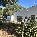 Villa de 4 chambres avec façade modernisée et piscine in Alicante Property