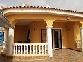 Villa met 4 bedden en 2 badkamers, zwembad, sauna en zomerkeuken in Alicante Property