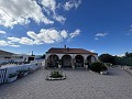 Atemberaubende Villa mit Pool und Gästeanbau in Alicante Property