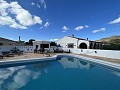 Atemberaubende Villa mit Pool und Gästeanbau in Alicante Property