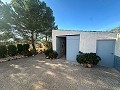 Maison de campagne de 2 chambres avec un très grand terrain in Alicante Property