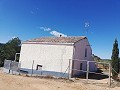 Maison de campagne de 2 chambres avec un très grand terrain in Alicante Property