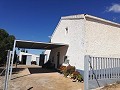 Maison de campagne de 2 chambres avec un très grand terrain in Alicante Property