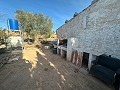 Maison de campagne de 2 chambres avec un très grand terrain in Alicante Property