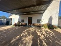 Maison de campagne de 2 chambres avec un très grand terrain in Alicante Property