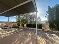 Maison de campagne de 2 chambres avec un très grand terrain in Alicante Property