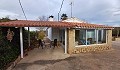 Villa a pie de ciudad con piscina y casa de huéspedes in Alicante Property