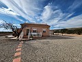 Mooie villa met 1/2 slaapkamers en hut in Alicante Property