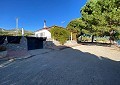 Villa mit 3 Schlafzimmern und 1 Bad in toller Lage mit Pool und Gästehaus auf 2 Etagen in Sax in Alicante Property