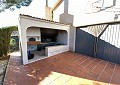 Villa mit 3 Schlafzimmern und 1 Bad in toller Lage mit Pool und Gästehaus auf 2 Etagen in Sax in Alicante Property