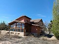 Luxuriöses Holzhaus mit 7 Schlafzimmern und 4 Bädern in Alicante Property