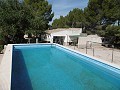 4-Schlafzimmer-Villa mit Pool in einer natürlichen Umgebung. in Alicante Property