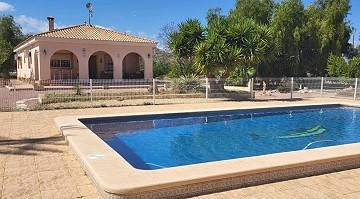 Belle Villa De Campagne Avec Piscine Et Terrain