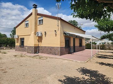 Belle maison avec plan ouvert au dernier étage à distance de marche de Villena