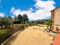 Maravillosa villa de 2 plantas en Castalla in Alicante Property