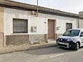 Huis met 3 slaapkamers en grote binnenplaats in Pinoso in Alicante Property