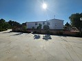 7 Bedroom country house with 9 x 4 pool and outbuildings in Alicante Property