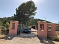 Casa H - Prive en rustige villa in de buurt van Yecla met 4 grote slaapkamers + zwembad in Alicante Property