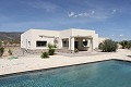 5 year old new build, with 3 bedrooms, 3 bathrooms, large pool and garage in Alicante Property