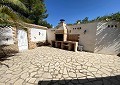 Villa à Salinas avec piscine privée et terrain avec oliviers in Alicante Property