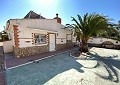 Villa à Salinas avec piscine privée et terrain avec oliviers in Alicante Property